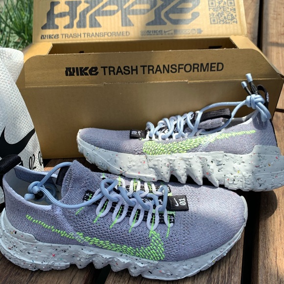 nike space hippie volt 01